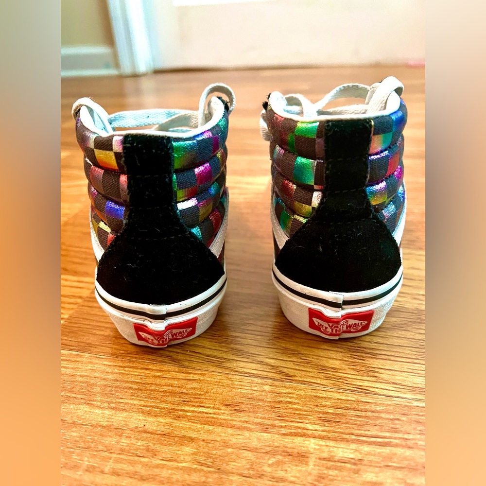 Girls metallic rainbow checkered high top VANS! ๐ - Picture 3 of 6